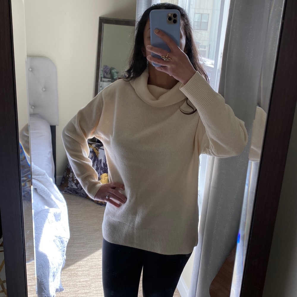 Sandro Roll neck sweater hundred percent wool. Beige color. Size s/m.